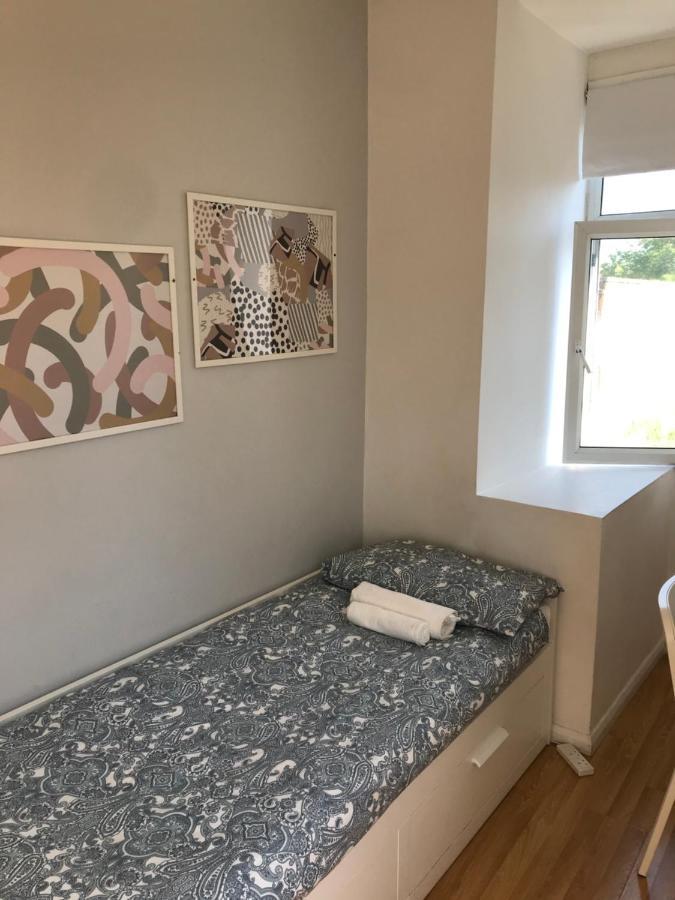 Single bedrooms with wifi&underbed 10 London Exterior foto