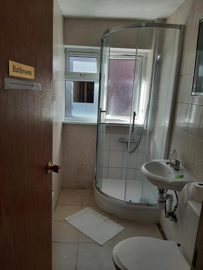 Single bedrooms with wifi&underbed 10 London Exterior foto